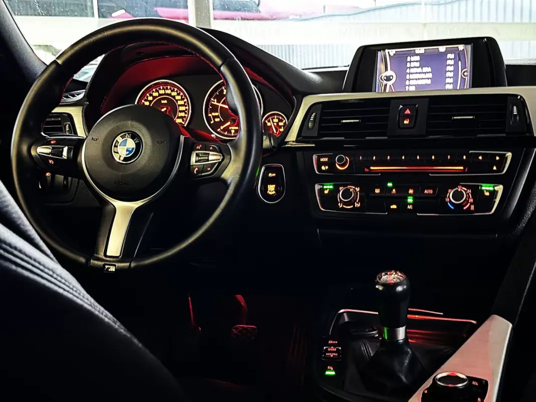 BMW 318 2013 - 16990 EUR, 249800 km - AUTO.MOTO.pt - 249800km - foto 30 de 38