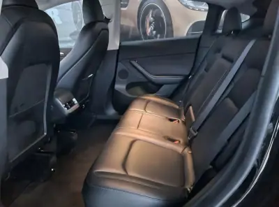 Tesla Model Y 2023 - 33990 EUR, 20000 km - AUTO.MOTO.pt - 20000km - foto 6 de 8