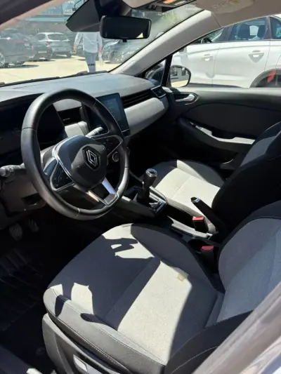 Renault Clio 2024 - 17700 EUR, 48000 km - AUTO.MOTO.pt - 48000km - foto 9 de 17
