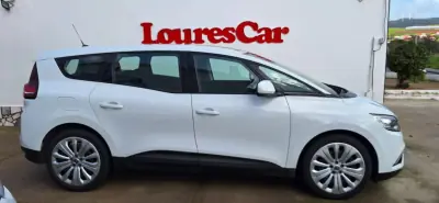 Renault Grand Scénic 2018 - 10995 EUR, 197000 km - AUTO.MOTO.pt - 197000km - foto 2 de 11