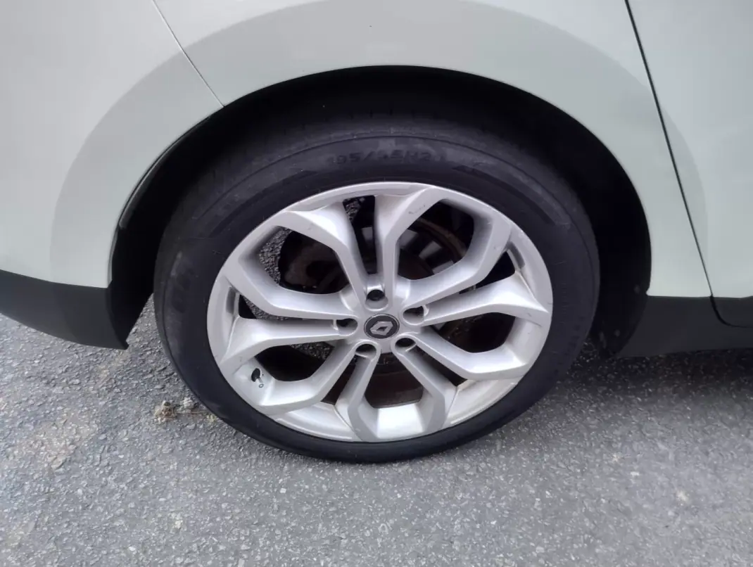 Renault Grand Scénic 2017 - 13750 EUR, 200000 km - 200000km - foto 8 de 27