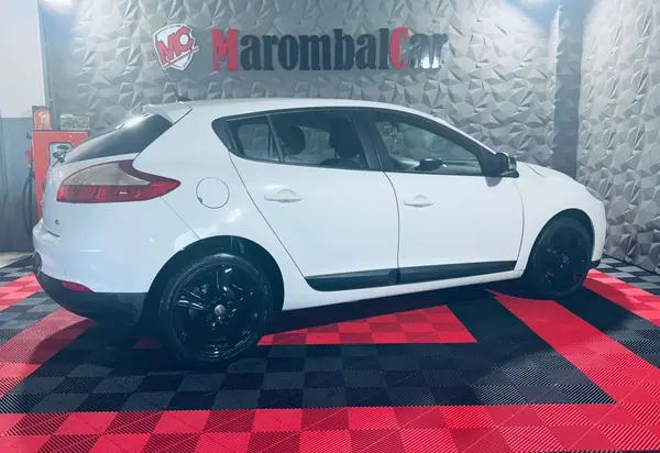 Renault Mégane 2012 - 10990 EUR, 243460 km - AUTO.MOTO.pt - 243460km - foto 7 de 21