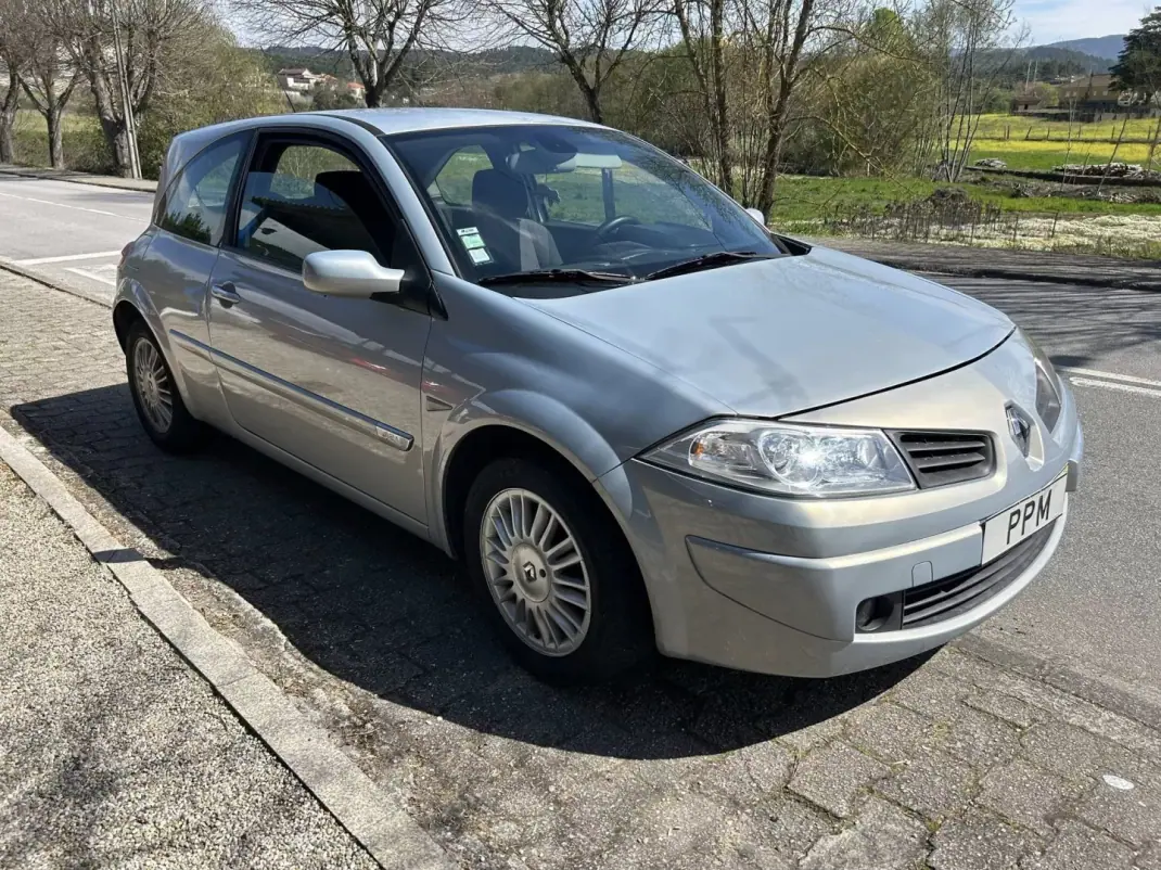 Renault Mégane 2003 - 2999 EUR, 330000 km - AUTO.MOTO.pt - 330000km - foto 2 de 10