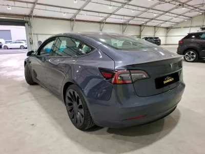 Tesla Model 3 2021 — foto 4 de 10