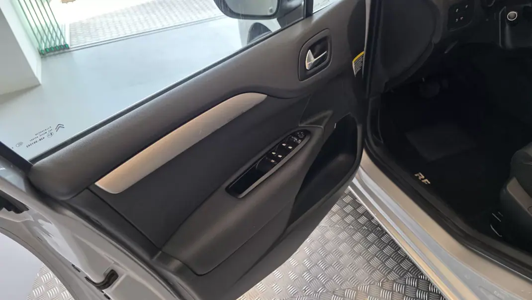 Citroën C4 2011 - 7900 EUR, 225567 km - AUTO.MOTO.pt - 225567km - foto 32 de 49
