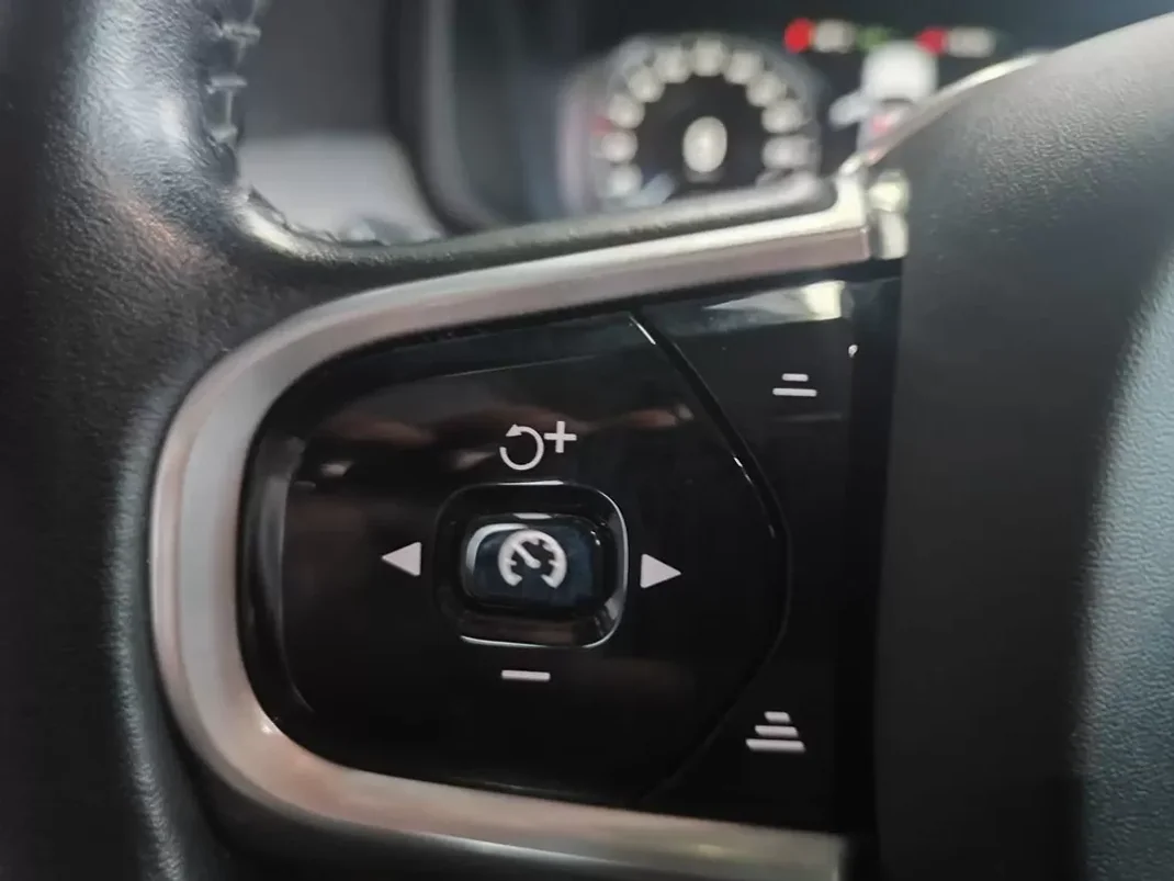 Volvo V90 2017 - 23500 EUR, 131000 km - AUTO.MOTO.pt - 131000km - foto 27 de 39