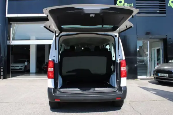 Opel Vivaro 2022 - 26900 EUR, 66638 km - AUTO.MOTO.pt - 66638km - foto 18 de 18