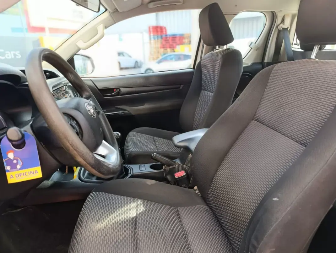 Toyota Hilux 2022 - 26900 EUR, 162378 km - 162378km - foto 12 de 14