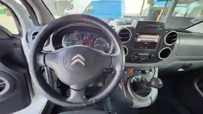 Citroën Berlingo 2017 - 10490 EUR, 225000 km - AUTO.MOTO.pt - 225000km - foto 10 de 15