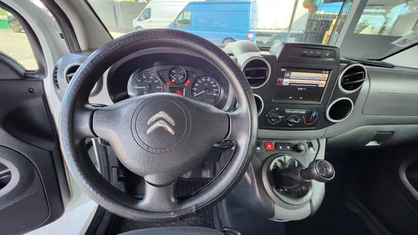 Citroën Berlingo 2017 - 10490 EUR, 225000 km - AUTO.MOTO.pt - 225000km - foto 10 de 15