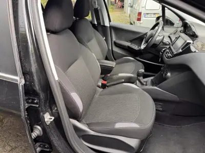 Peugeot 208 2016 - 9900 EUR, 90526 km - AUTO.MOTO.pt - 90526km - foto 22 de 22