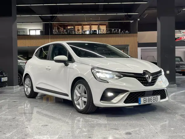 Renault Clio 1.5 Blue dCi Zen 2020 Diesel — 141 315 km · Braga Renault Clio 2020