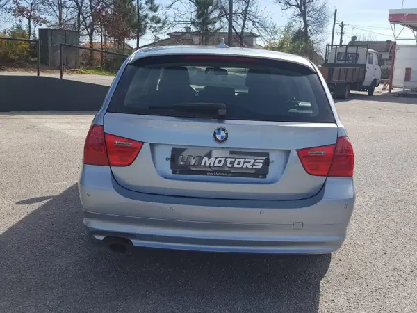 BMW 318 2011 - 10750 EUR, 300000 km - AUTO.MOTO.pt - 300000km - foto 8 de 42