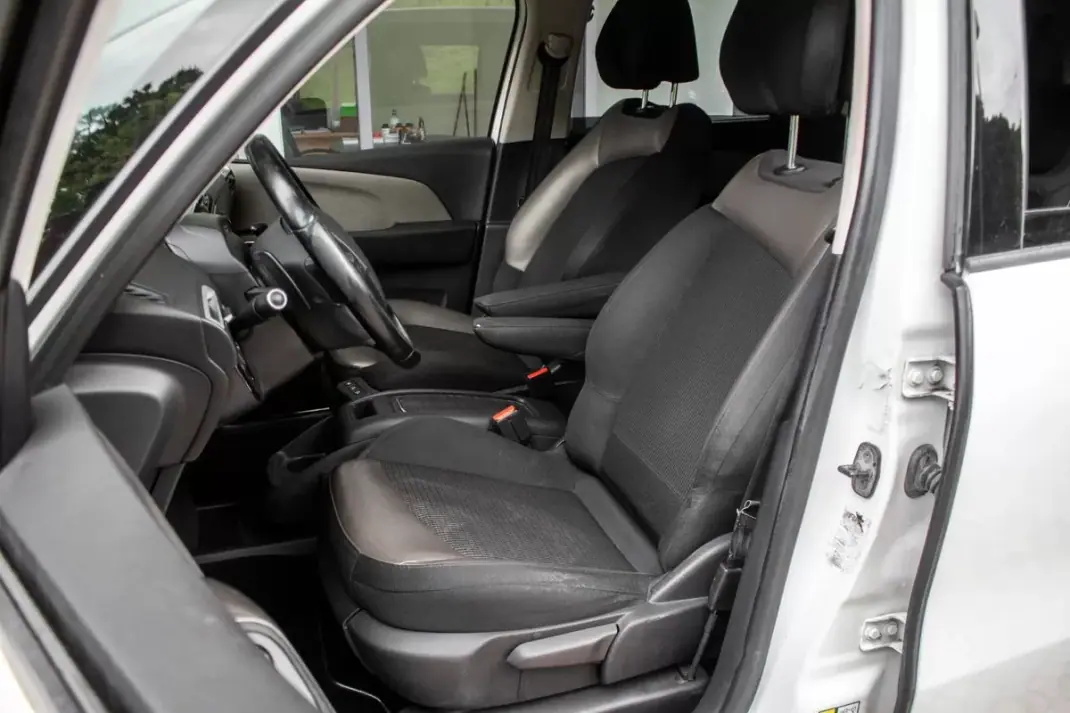 Citroën C4 Spacetourer 2019 - 10550 EUR, 304577 km - AUTO.MOTO.pt - 304577km - foto 28 de 45