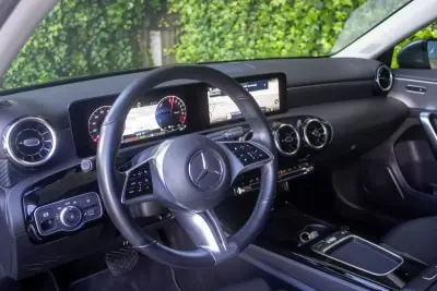 Mercedes-Benz A 250 Limousine 2023 - 31900 EUR, 33000 km - AUTO.MOTO.pt - 33000km - foto 8 de 14