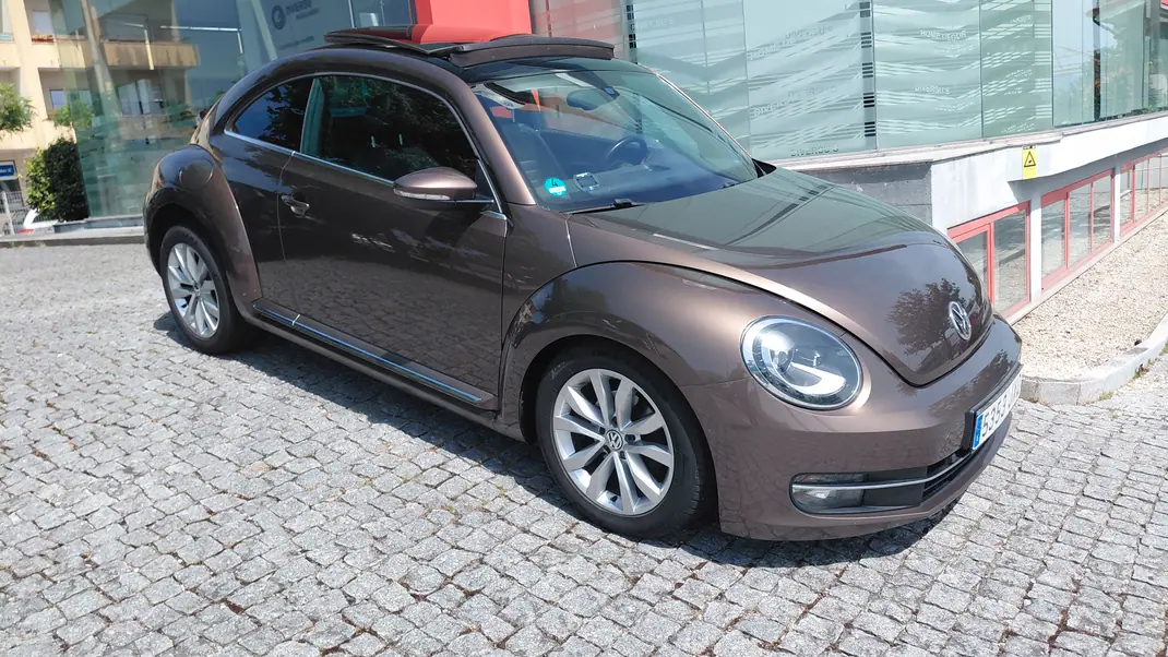 Volkswagen New Beetle 2012 - 16500 EUR, 228000 km - AUTO.MOTO.pt - 228000km - foto 11 de 11