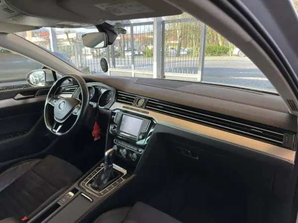 Volkswagen Passat Variant 2015 - 13950 EUR, 242286 km - AUTO.MOTO.pt - 242286km - foto 35 de 36