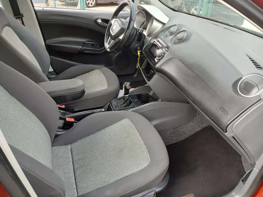 SEAT Ibiza 2009 - 5950 EUR, 160333 km - AUTO.MOTO.pt - 160333km - foto 21 de 25