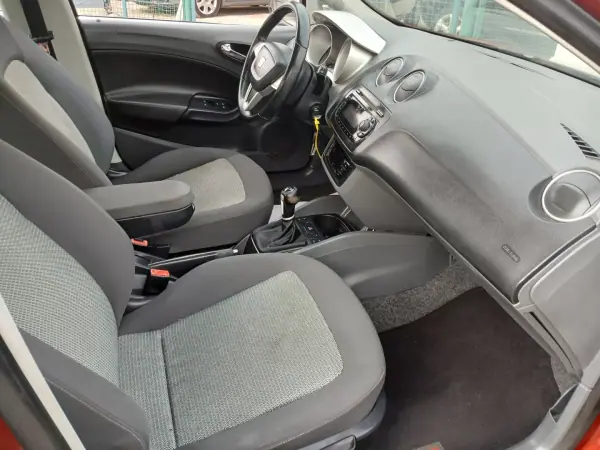 SEAT Ibiza 2009 - 5150 EUR, 160333 km - AUTO.MOTO.pt - 160333km - foto 21 de 25