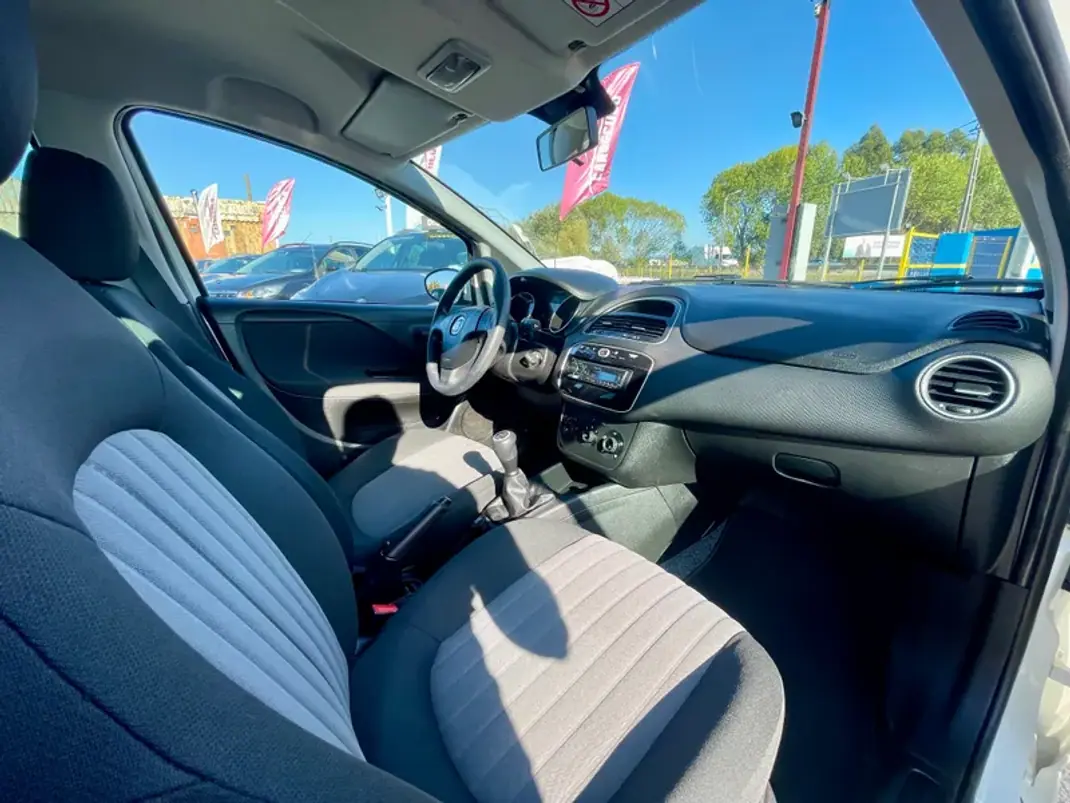 Fiat Punto 2018 - 7950 EUR, 174029 km - AUTO.MOTO.pt - 174029km - foto 24 de 24