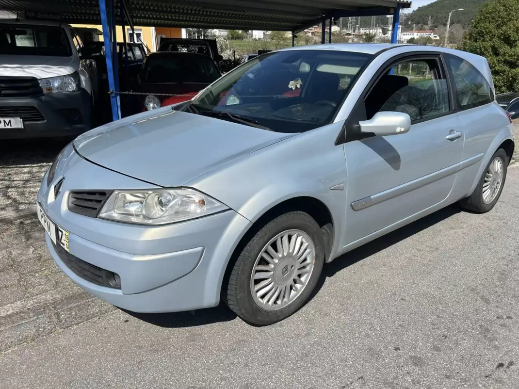 Renault Mégane 2003 - 2999 EUR, 330000 km - AUTO.MOTO.pt - 330000km - foto 1 de 10