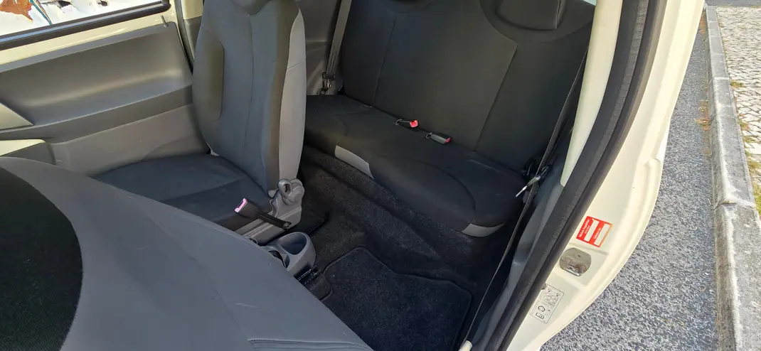 Toyota Aygo 2009 - 3995 EUR, 103560 km - 103560km - foto 6 de 8