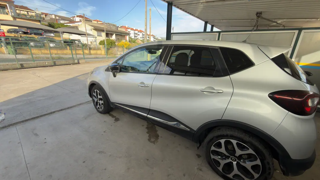 Renault Captur 2019 - 13249 EUR, 125000 km - AUTO.MOTO.pt - 125000km - foto 4 de 16