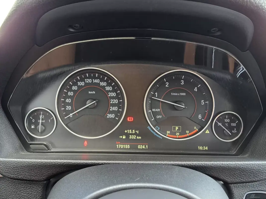 BMW 318 2018 - 19950 EUR, 170000 km - AUTO.MOTO.pt - 170000km - foto 13 de 18