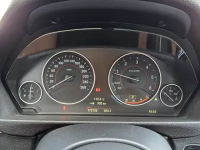 BMW 318 2018 - 19950 EUR, 170000 km - AUTO.MOTO.pt - 170000km - foto 13 de 18