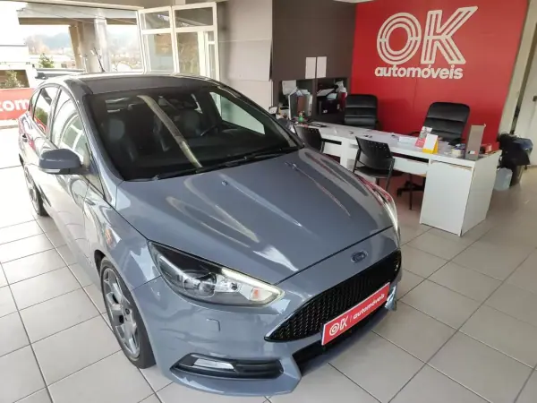 Ford Focus 2015 - 20500 EUR, 125550 km - AUTO.MOTO.pt - 125550km - foto 2 de 40