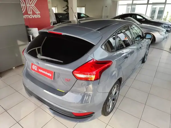 Ford Focus 2015 - 20500 EUR, 125550 km - AUTO.MOTO.pt - 125550km - foto 12 de 40
