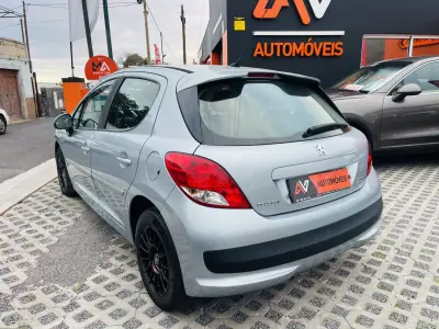 Peugeot 207 2010 - 6500 EUR, 234241 km - AUTO.MOTO.pt - 234241km - foto 5 de 12