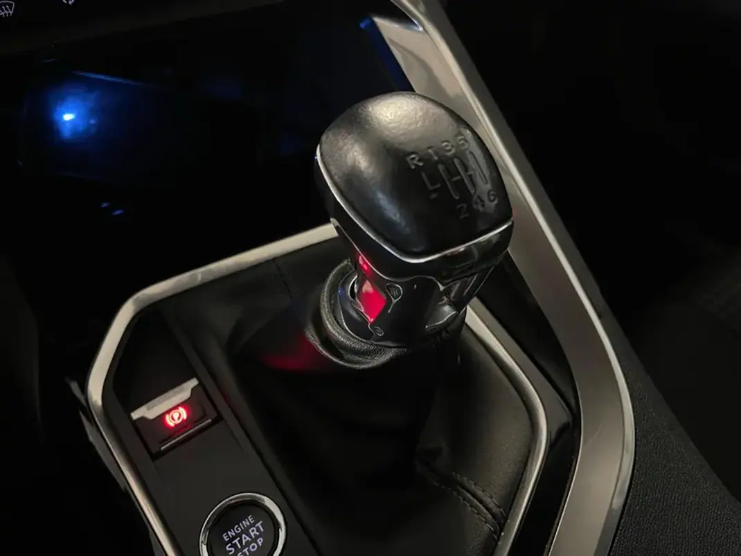 Peugeot 3008 2021 - 19900 EUR, 89000 km - AUTO.MOTO.pt - 89000km - foto 28 de 32