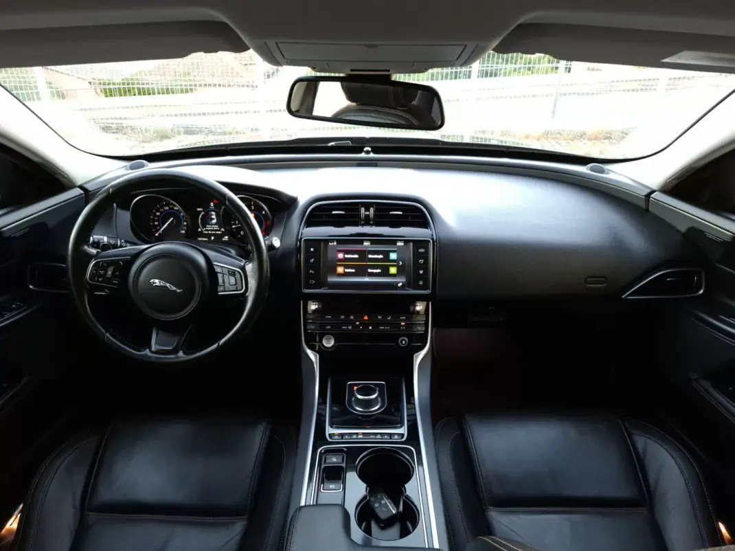 Jaguar XE 2016 - 16990 EUR, 159156 km - 159156km - foto 10 de 16