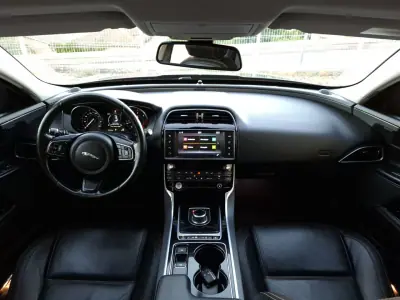 Jaguar XE 2016 - 16990 EUR, 159156 km - AUTO.MOTO.pt - 159156km - foto 10 de 16