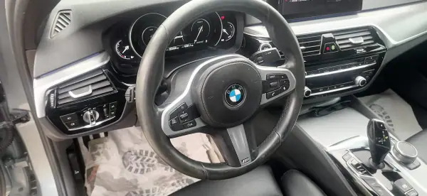 BMW 530e 2018 - 21800 EUR, 283050 km - AUTO.MOTO.pt - 283050km - foto 12 de 12
