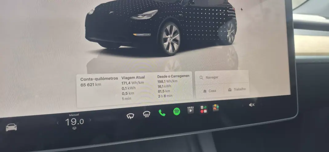 Tesla Model Y 2023 - 35900 EUR, 65000 km - 65000km - foto 9 de 18