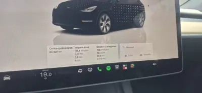 Tesla Model Y 2023 - 35900 EUR, 65000 km - AUTO.MOTO.pt - 65000km - foto 9 de 18