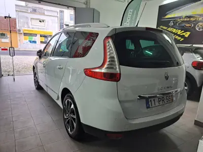 Renault Grand Scénic 2015 - 12990 EUR, 123000 km - AUTO.MOTO.pt - 123000km - foto 4 de 16