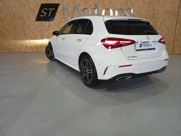 Mercedes-Benz A 250e 2024 - 39950 EUR, 24000 km - AUTO.MOTO.pt - 24000km - foto 6 de 22