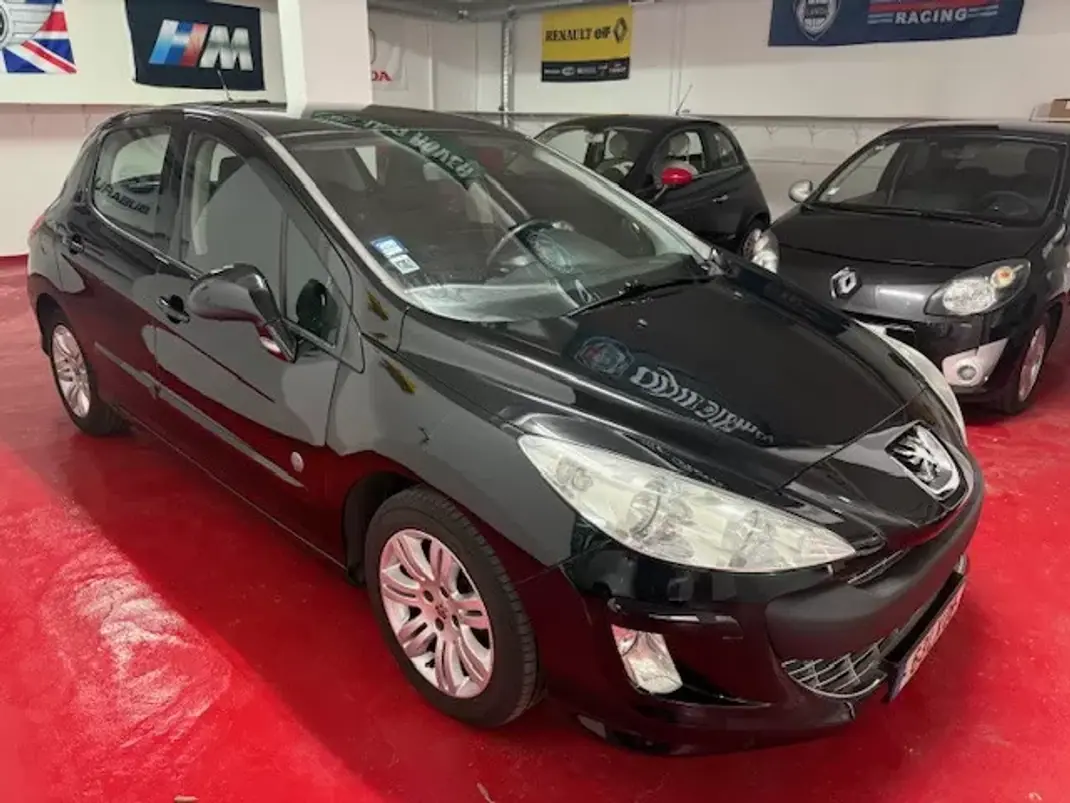 Peugeot 308 2011 - 7400 EUR, 143000 km - AUTO.MOTO.pt - 143000km - foto 1 de 31