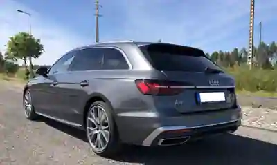Audi A4 Avant 2020 — foto 6 de 15