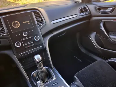 Renault Mégane Sport Tourer 2017 - 11500 EUR, 150000 km - AUTO.MOTO.pt - 150000km - foto 13 de 20