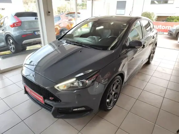 Ford Focus 2015 - 20500 EUR, 125550 km - AUTO.MOTO.pt - 125550km - foto 6 de 40