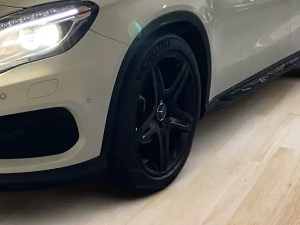 Mercedes-Benz GLA 180 2015 - 21950 EUR, 22737 km - AUTO.MOTO.pt - 22737km - foto 6 de 20