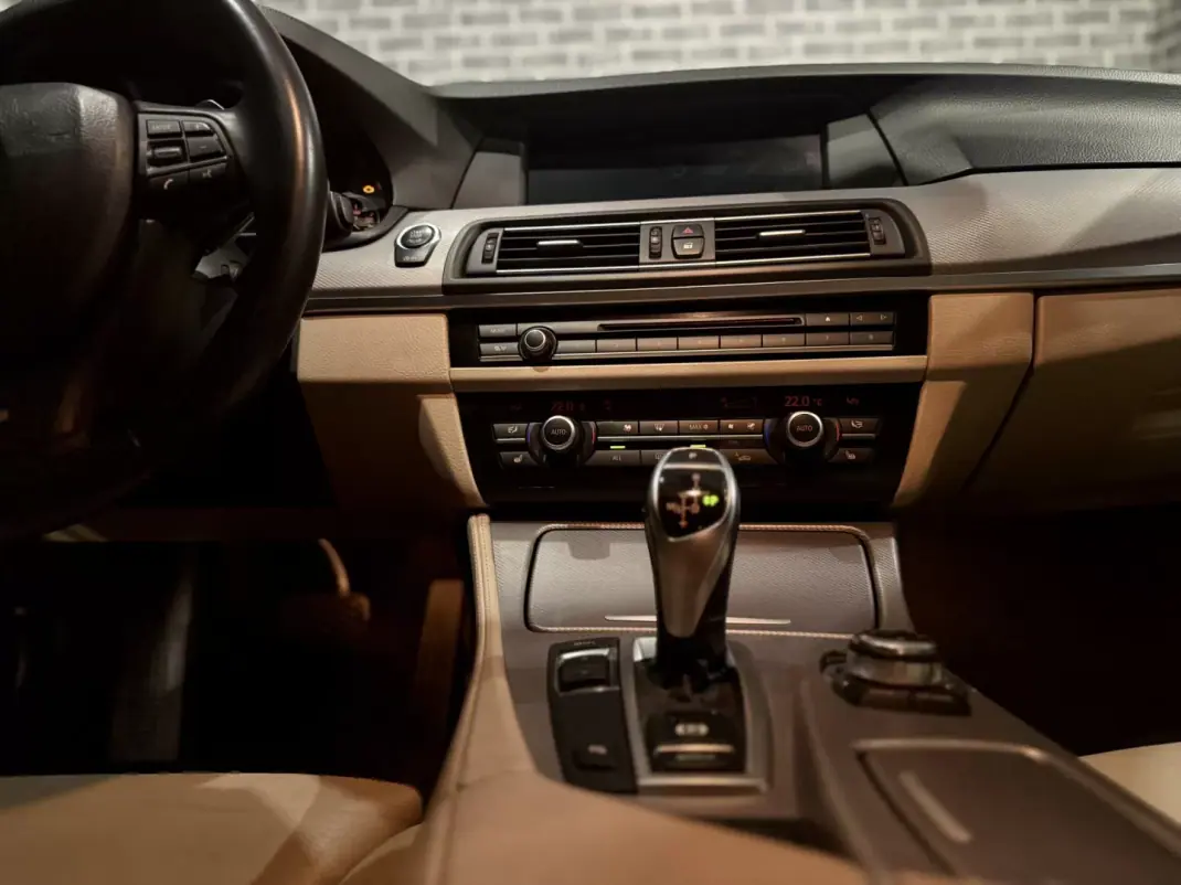 BMW 520 2012 - 12990 EUR, 270000 km - AUTO.MOTO.pt - 270000km - foto 15 de 15