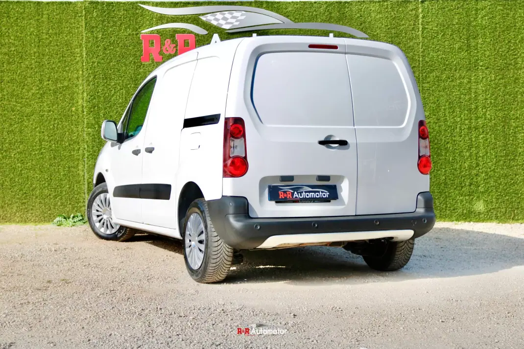 Citroën 2016 - 10990 EUR, 150000 km - AUTO.MOTO.pt - 150000km - foto 2 de 24