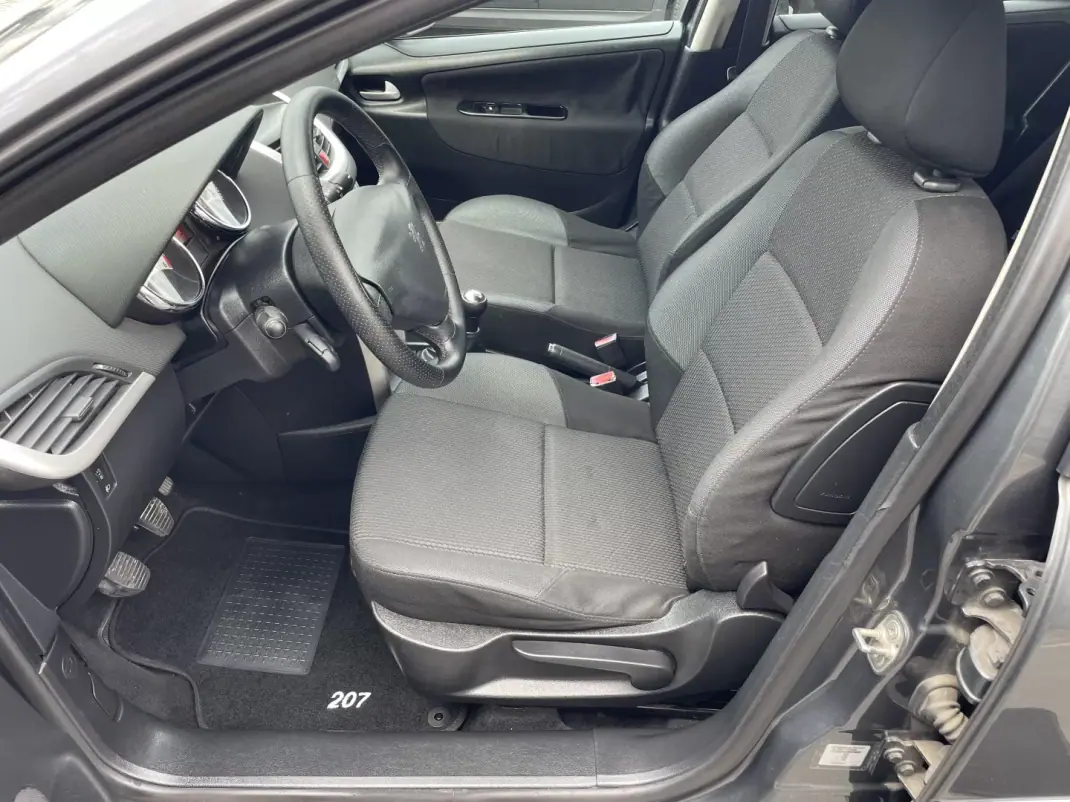 Peugeot 207 2011 - 5450 EUR, 211655 km - AUTO.MOTO.pt - 211655km - foto 12 de 24