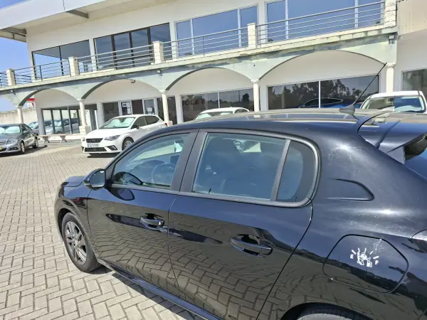 Peugeot 208 2022 - 13850 EUR, 75000 km - AUTO.MOTO.pt - 75000km - foto 10 de 28