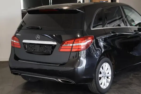 Mercedes-Benz MB180 2017 - 17450 EUR, 158282 km - AUTO.MOTO.pt - 158282km - foto 5 de 18